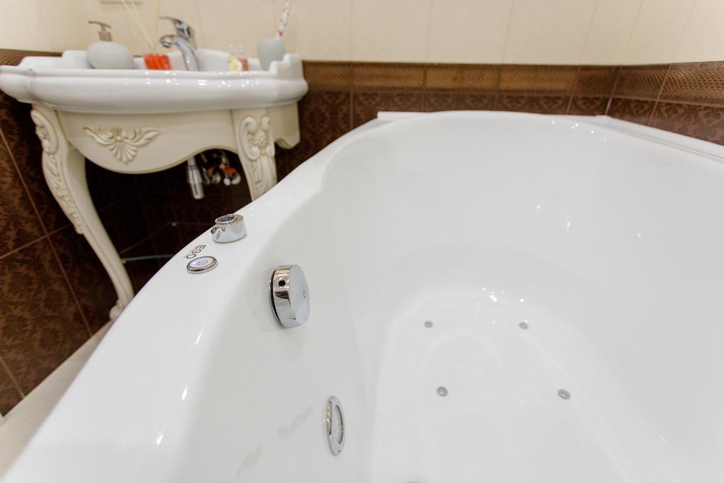 Royal Suite Apartment With Jacuzzi Szumi Kültér fotó
